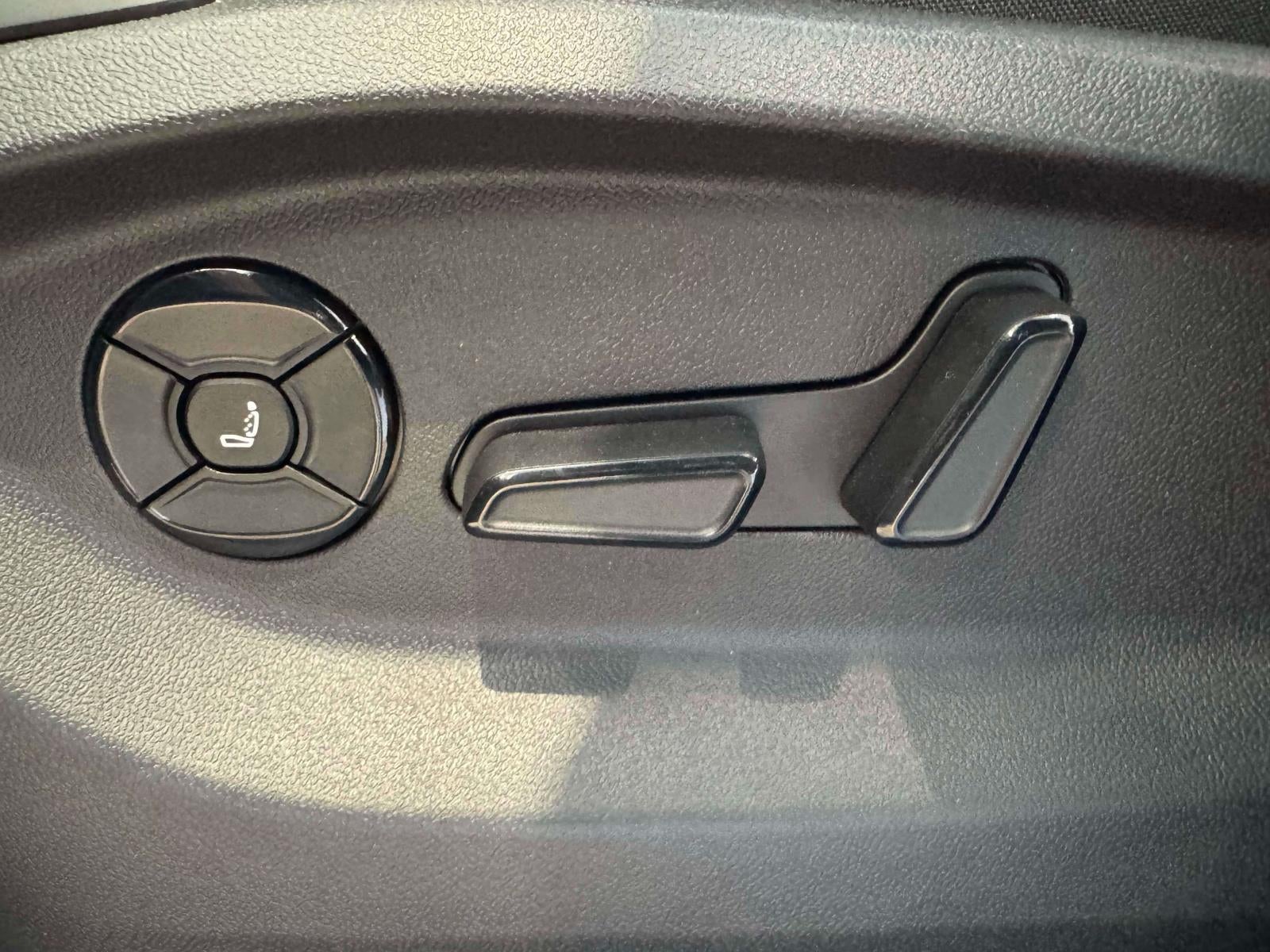 2026 Volkswagen Tiguan 2.0T SEL R-Line