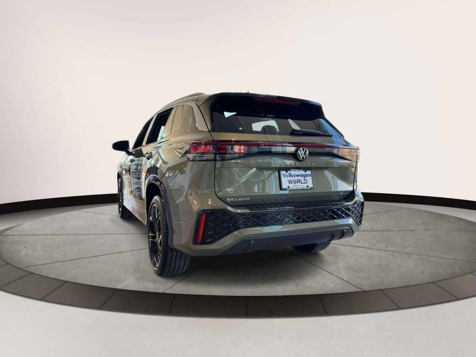 2026 Volkswagen Tiguan 2.0T SEL R-Line