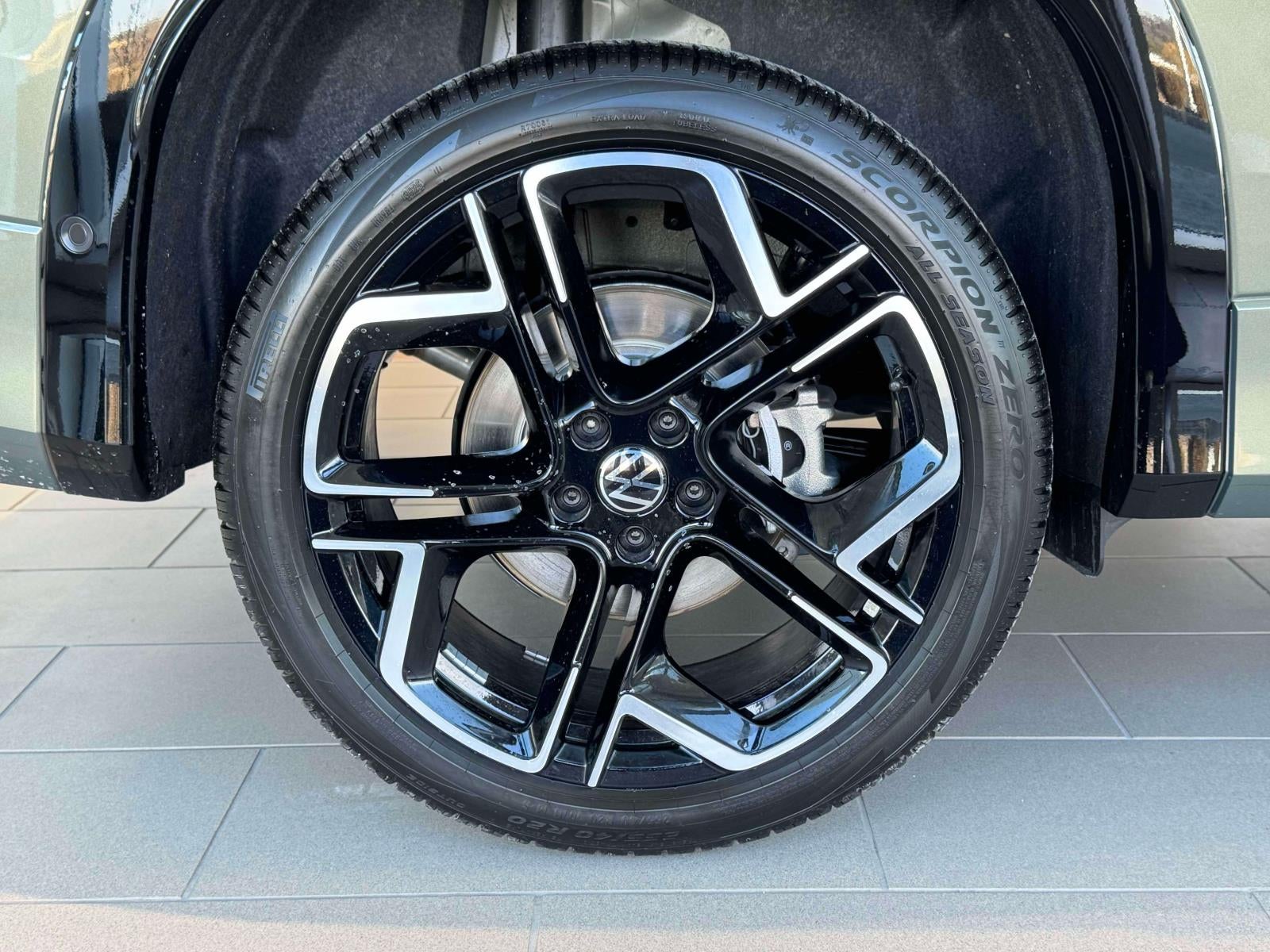 2026 Volkswagen Tiguan 2.0T SEL R-Line