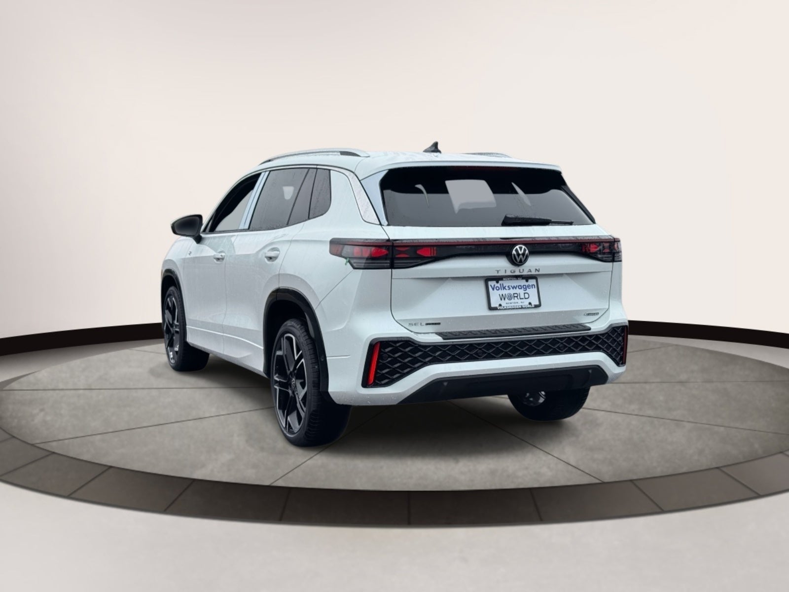 2026 Volkswagen Tiguan 2.0T SEL R-Line