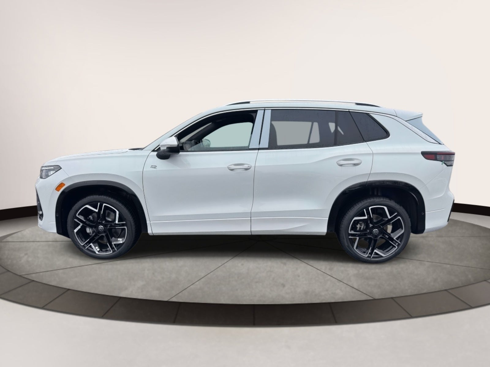 2026 Volkswagen Tiguan 2.0T SEL R-Line