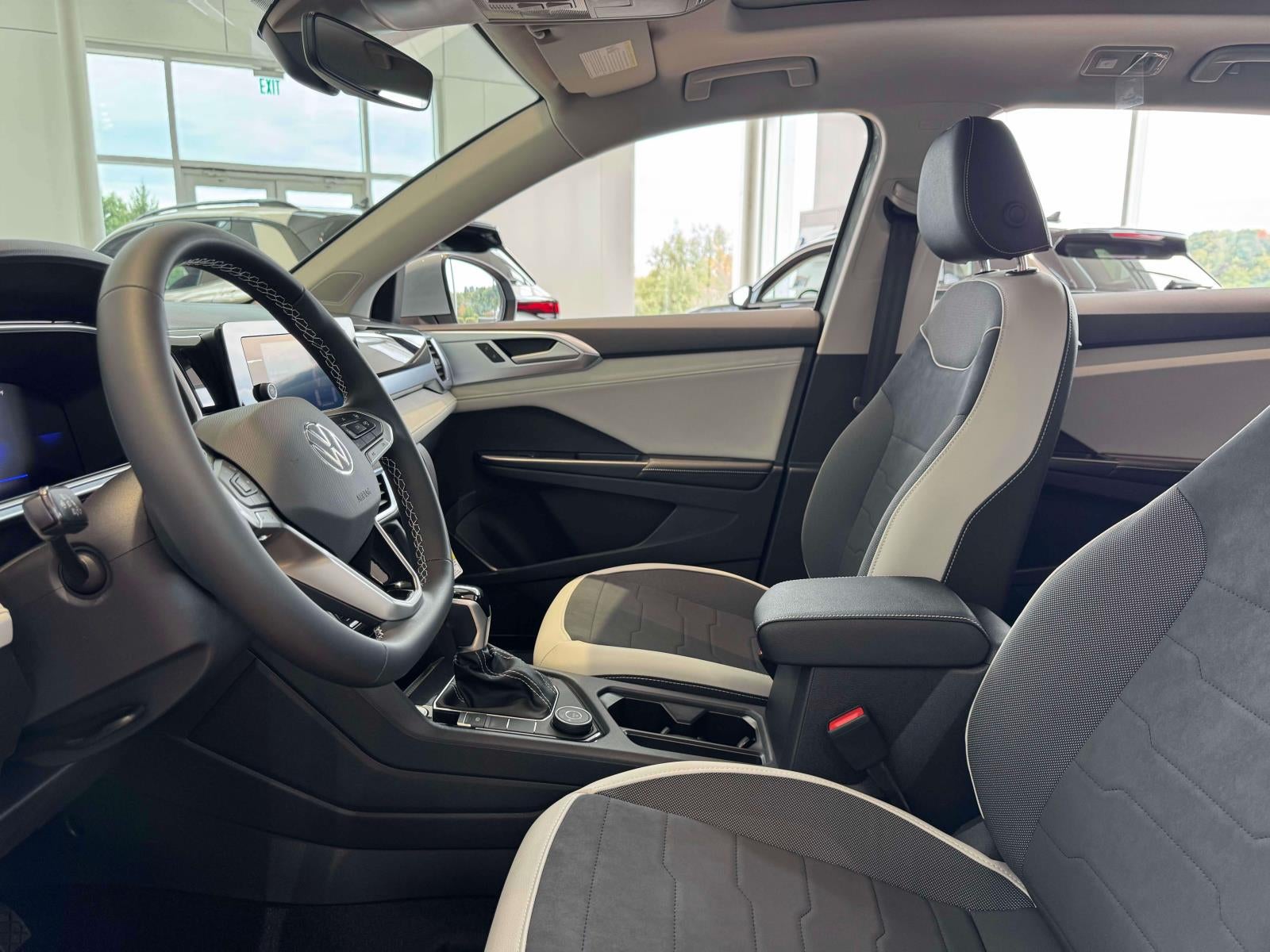 2027 Volkswagen Taos 1.5T SE