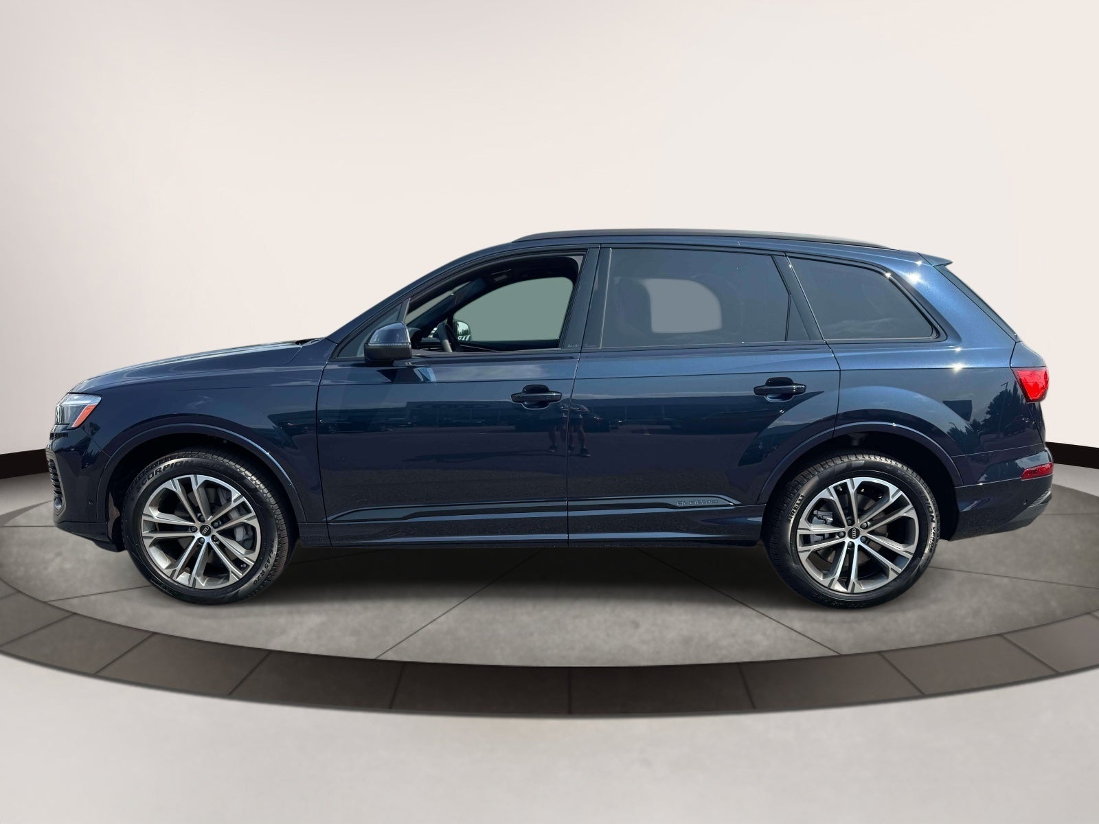 2026 Audi Q7 45 Premium Plus