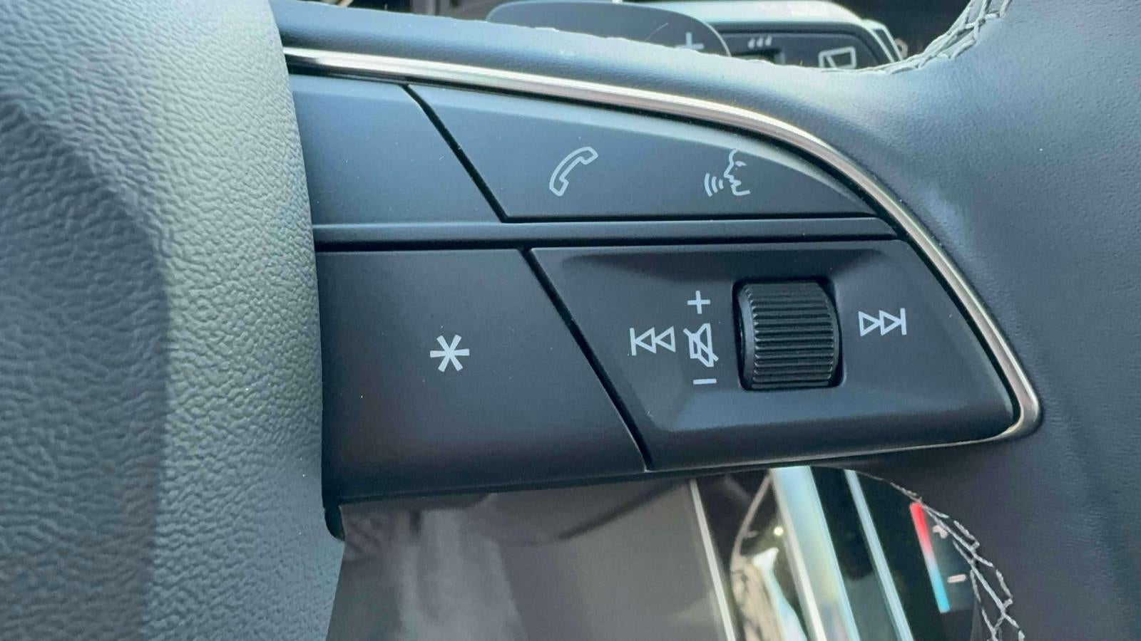 2025 Audi Q8 55 Premium