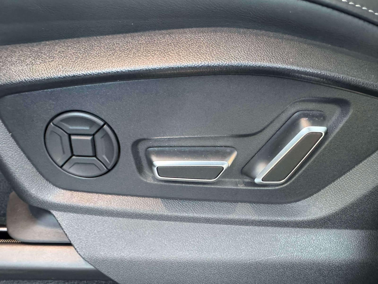 2026 Audi SQ7 Premium Plus