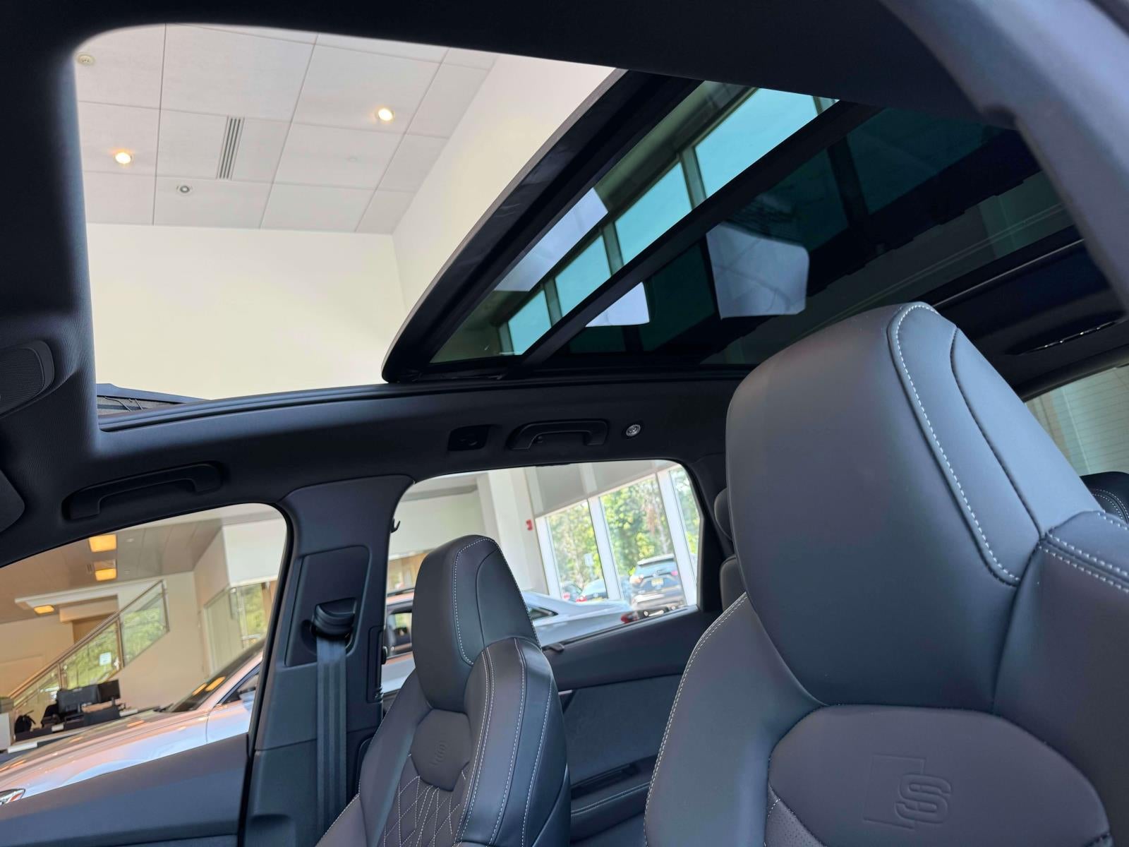 2026 Audi SQ7 Premium Plus