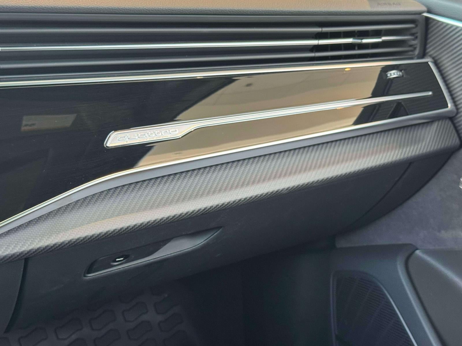 2026 Audi SQ7 Premium Plus