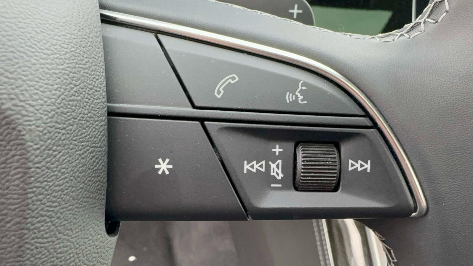 2025 Audi Q8 Premium Plus