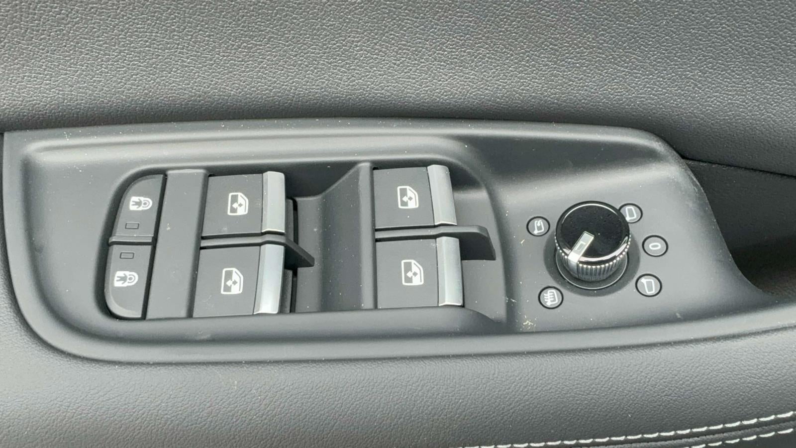 2025 Audi Q8 Premium Plus