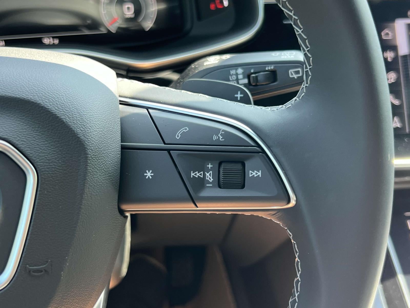 2025 Audi Q8 55 Premium Plus