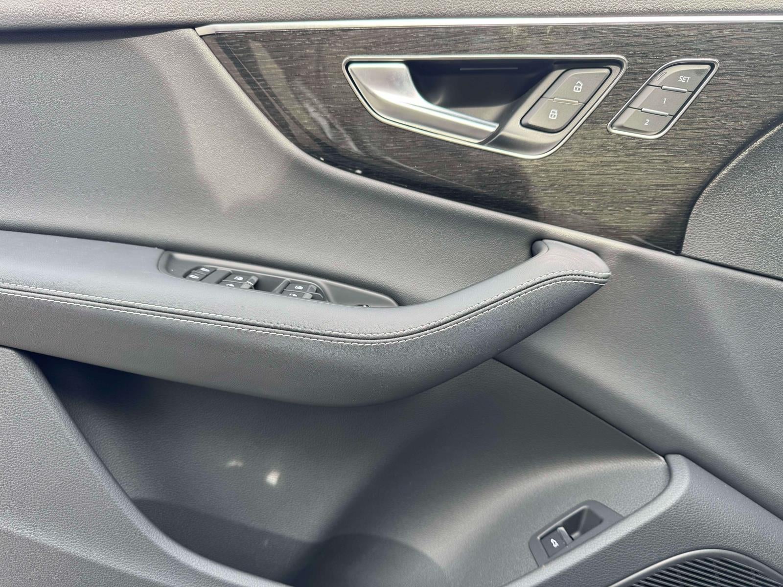 2025 Audi Q7 55 Premium Plus