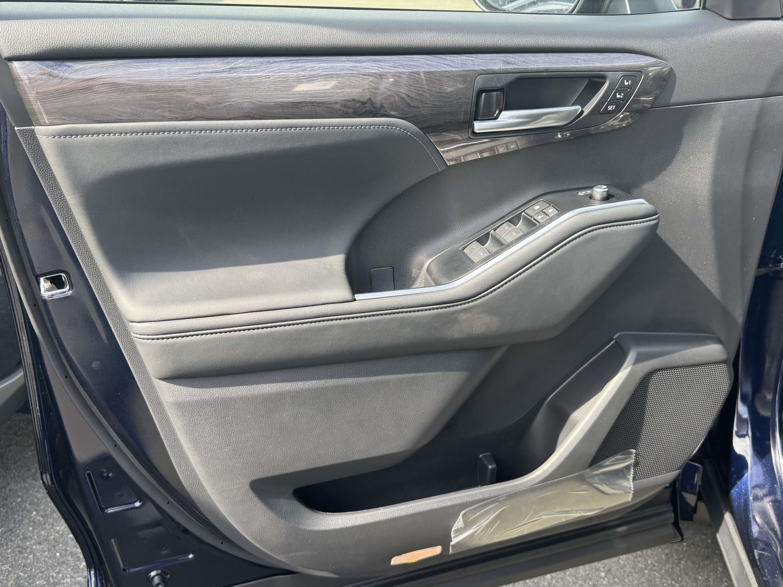 2025 Toyota Highlander Platinum