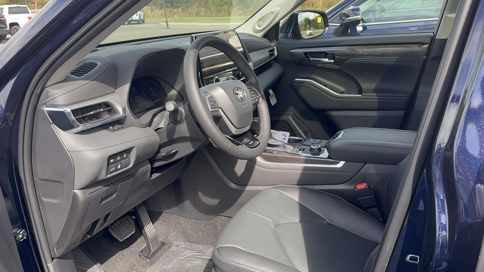 2025 Toyota Highlander Platinum