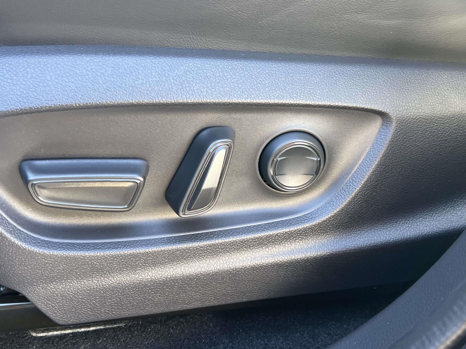 2025 Toyota Crown Signia XLE