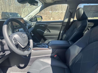 2026 Toyota Highlander Hybrid Platinum