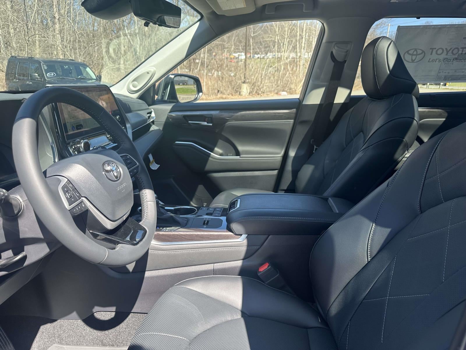 2026 Toyota Highlander Hybrid Platinum