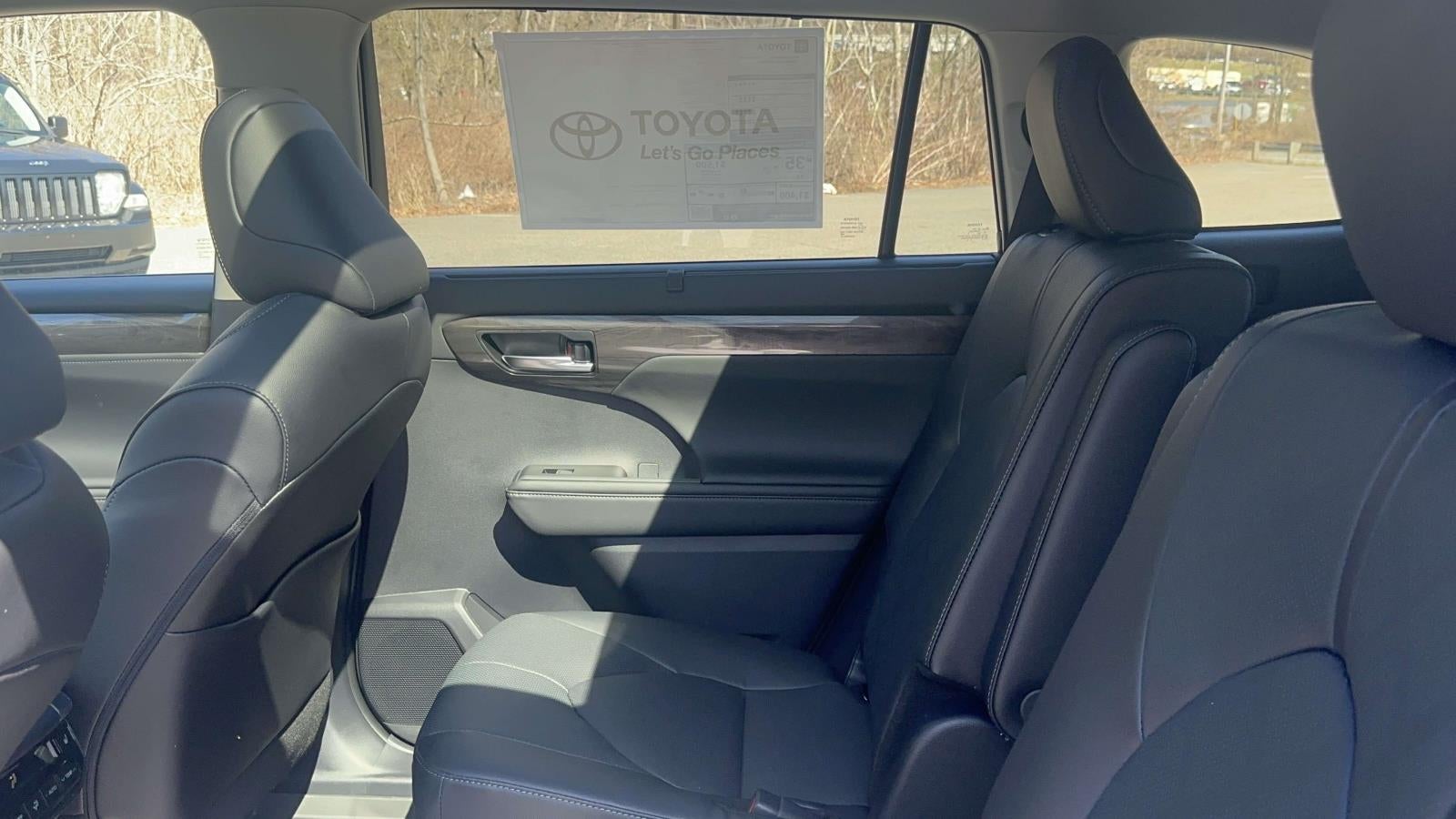 2026 Toyota Highlander Hybrid Platinum