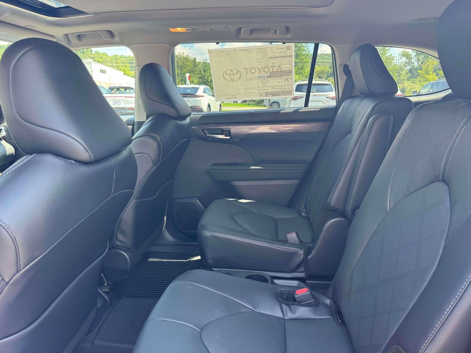 2026 Toyota Highlander Hybrid Platinum