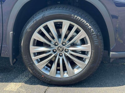 2026 Toyota Highlander Hybrid Platinum
