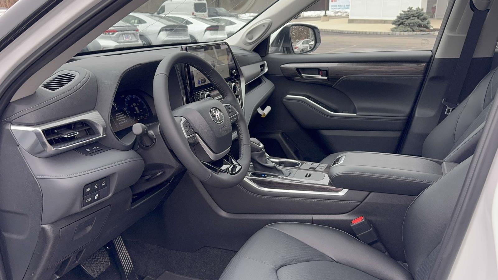 2026 Toyota Highlander Hybrid Platinum