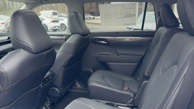 2026 Toyota Highlander Hybrid Platinum