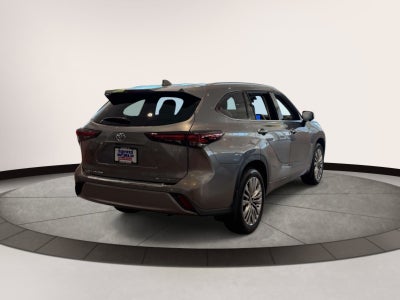2026 Toyota Highlander Hybrid Platinum