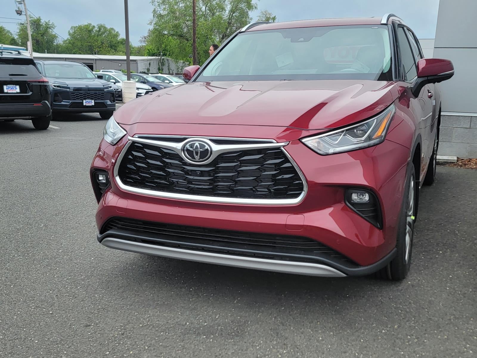 2026 Toyota Highlander Hybrid Platinum
