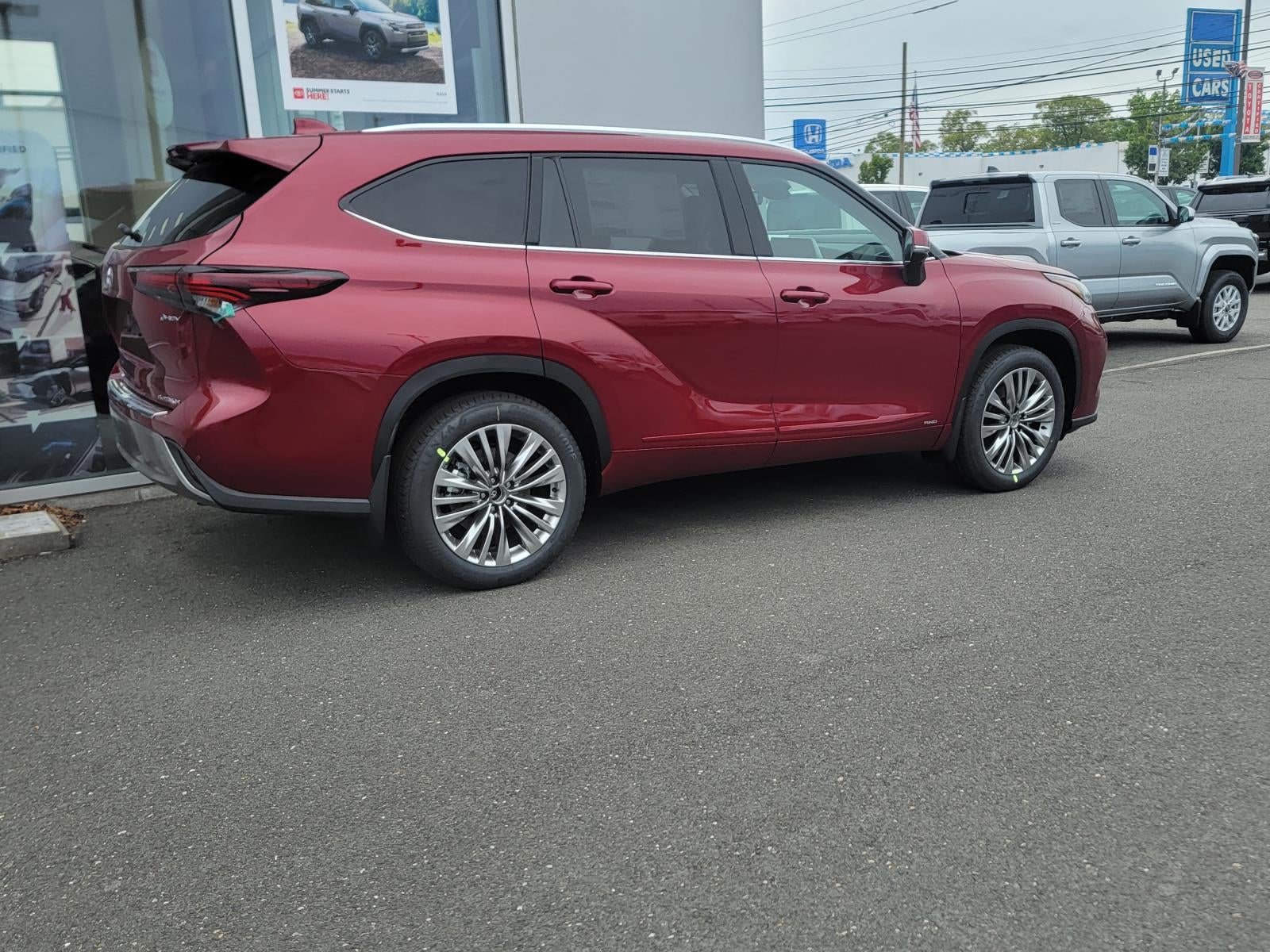 2026 Toyota Highlander Hybrid Platinum