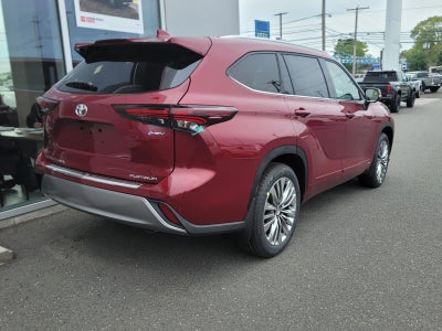 2026 Toyota Highlander Hybrid Platinum