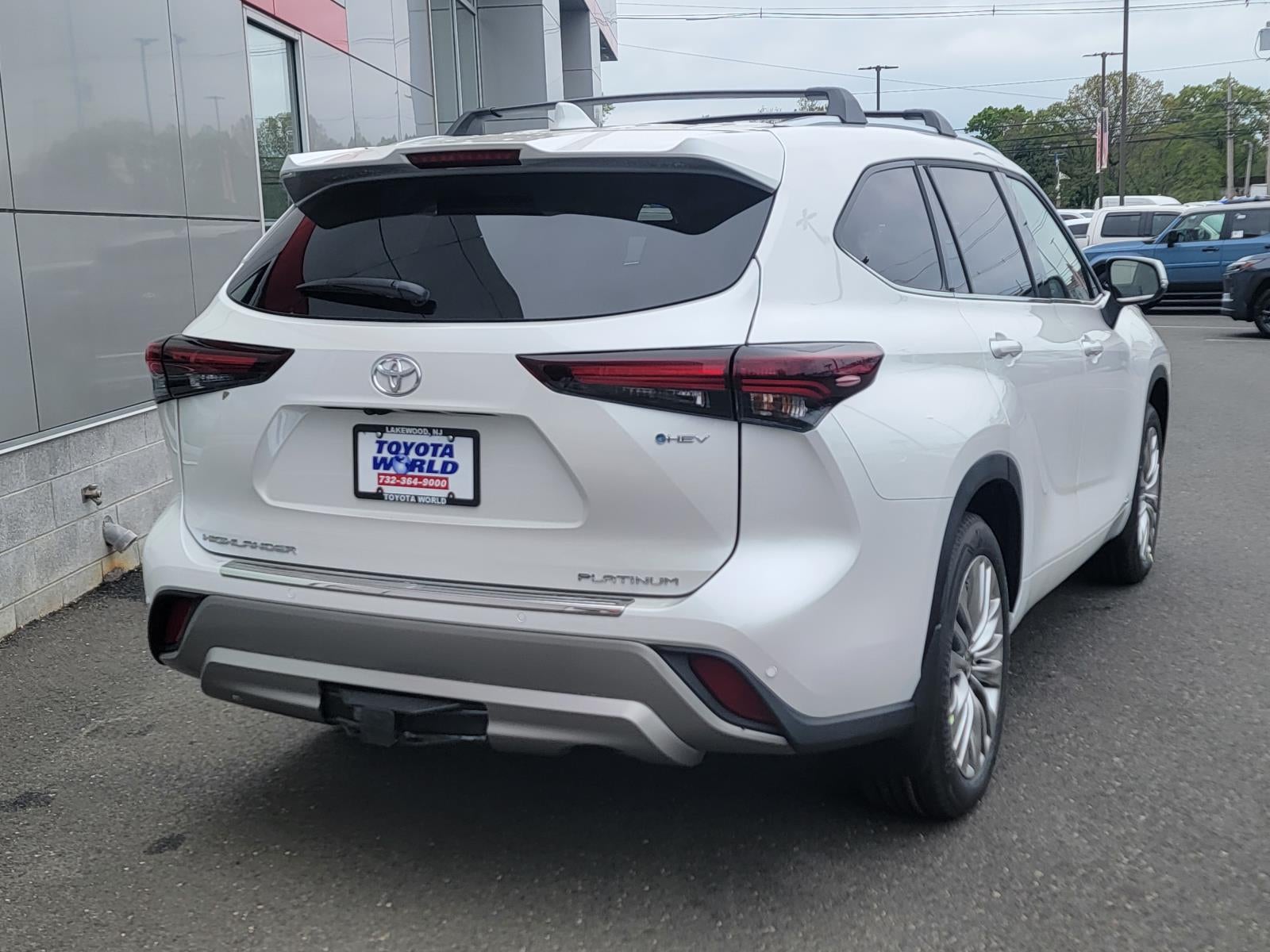 2026 Toyota Highlander Hybrid Platinum